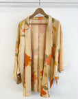 Kimono 7: Creme med ferskenfarvede blomster