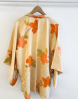 Kimono 7: Creme med ferskenfarvede blomster