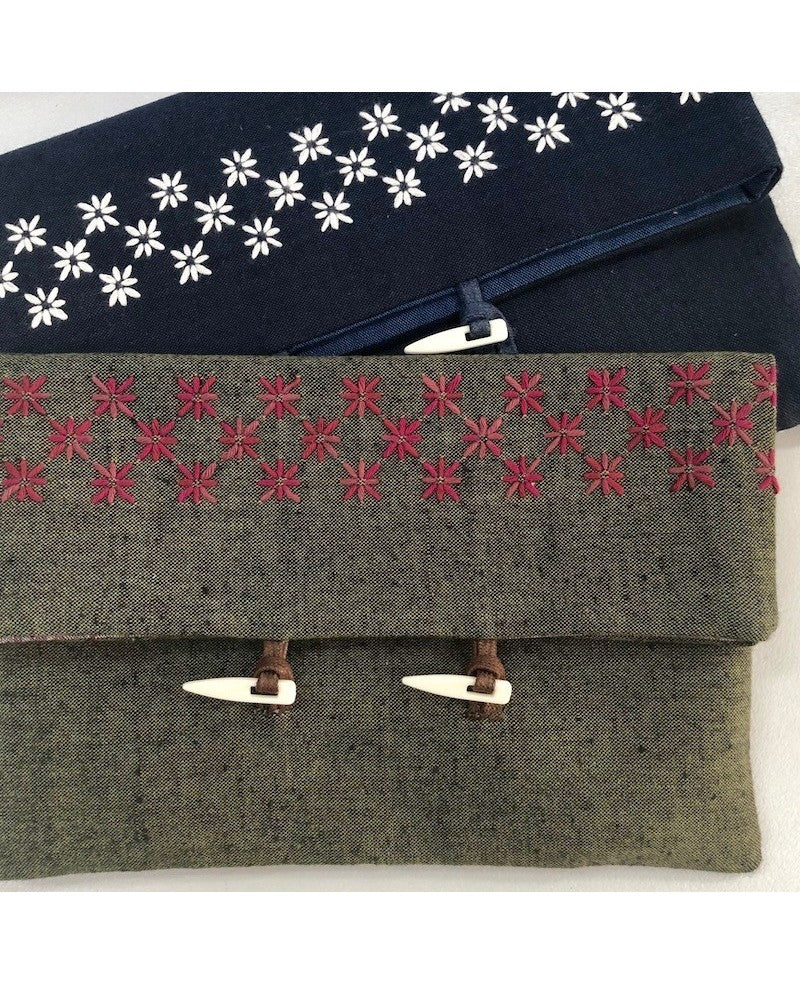 Daisy Clutch - kit - Putty